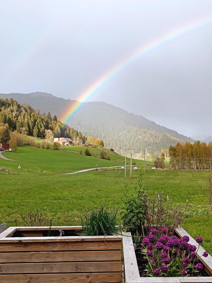 Orheimstunet - Gardsferie For Storfamilien Der Ogsa Hunden Er Velkommen Starheim Exteriör bild
